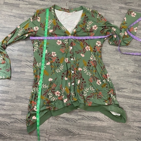 LOGO Lori Goldstein Green Floral Cardigan - Picture 10 of 13